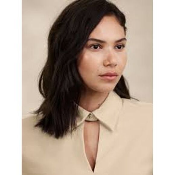 Banana Republic Elegant Cream‎ Silk-Like Long Sleeve Collared Keyhole Blouse - Picture 1 of 5